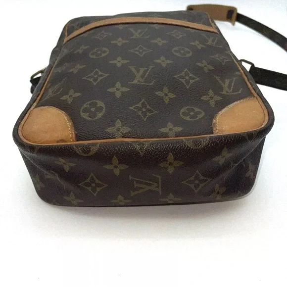 Authentic LOUIS VUITTON Danube Monogram Crossbody GM Bag LV - Picture 4 of 16